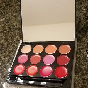 Ish lip palette
